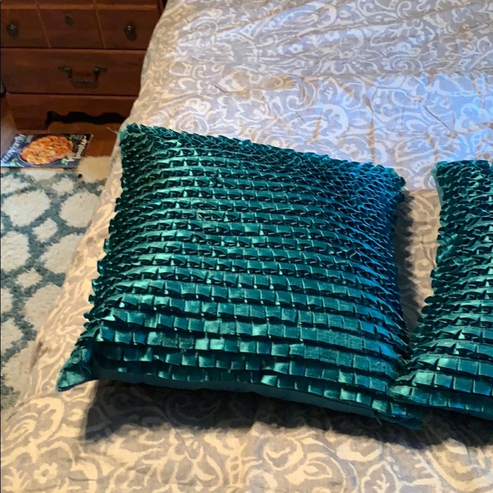 Throw pillows.